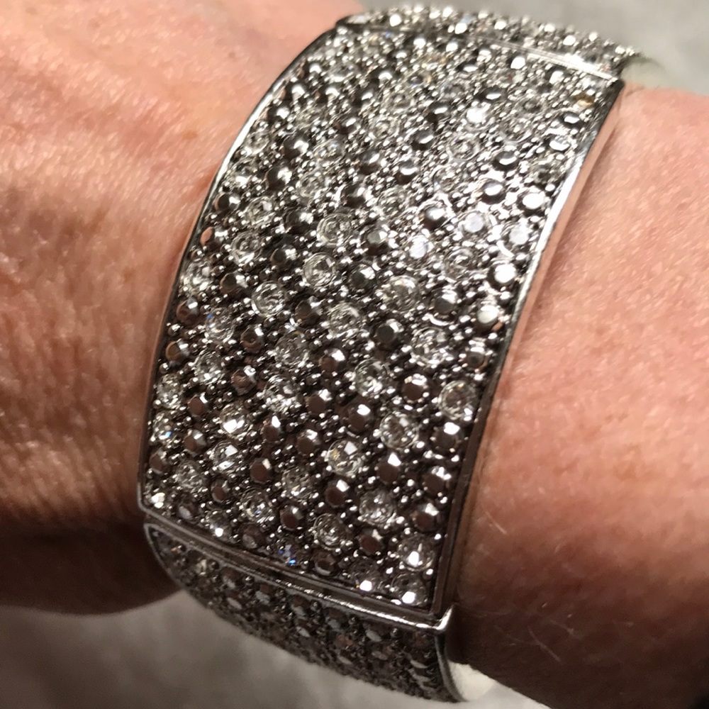 Rhinestones for your wrist